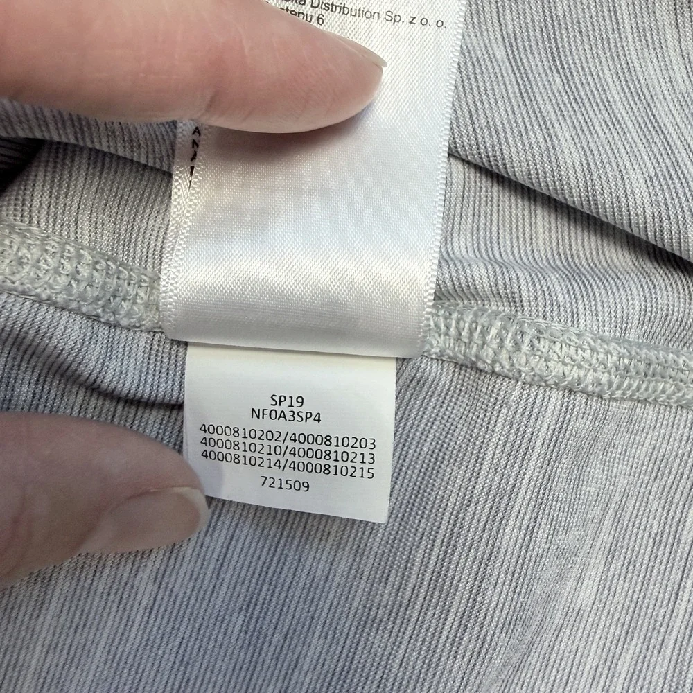 The North Face Flashdry Women's Gray Heather Short Sleeve V Neck T-Shirt - 2XL - Picture 8 of 9